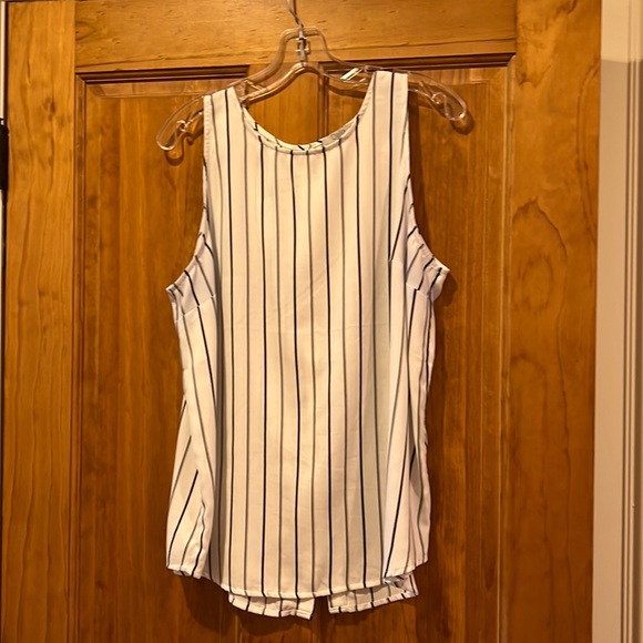 Dalia Tops - Dalia sleeveless blouse